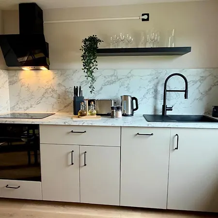Apartment Neu Design - Boxspringbett - 360 Grad Smart-tv Essen